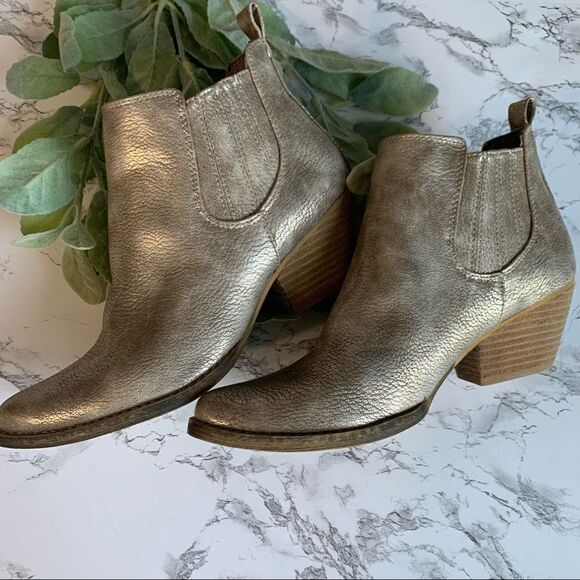 Very Volatile Motivate Ankle Booties - Picture 7 of 8